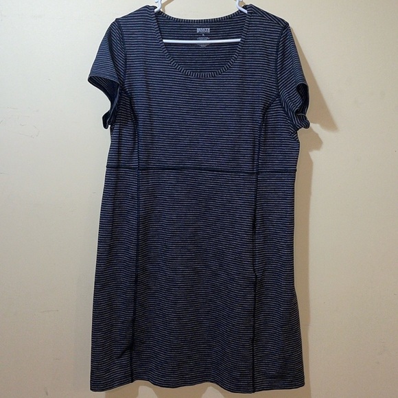 Womens Duluth Trading Co Noga Black Gray Classic Short Sleeve Front Zip Pocket - Picture 1 of 4